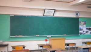 導入事例01-1高校学校サンヤクブルーグレー黒板